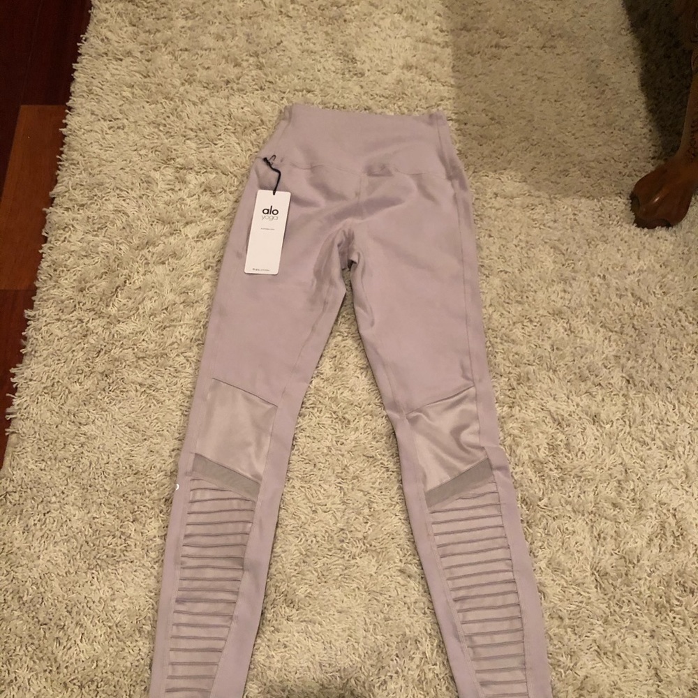 Alo Yoga High Waist Moto Legging Lavender Cloud - Picture 4 of 8